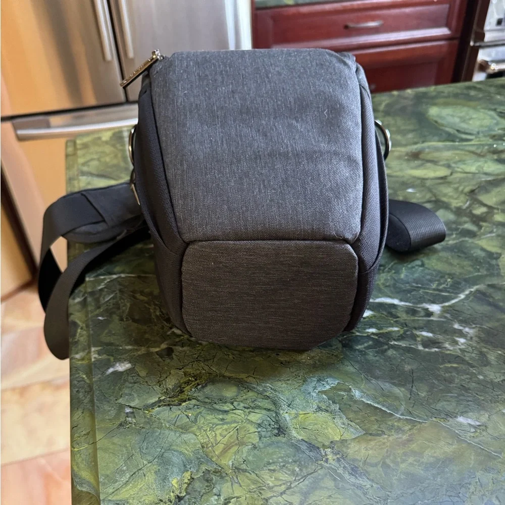 CADeN DSLR/SLR Camera Shoulder Bag Case with adjustable shoulder strap & belt